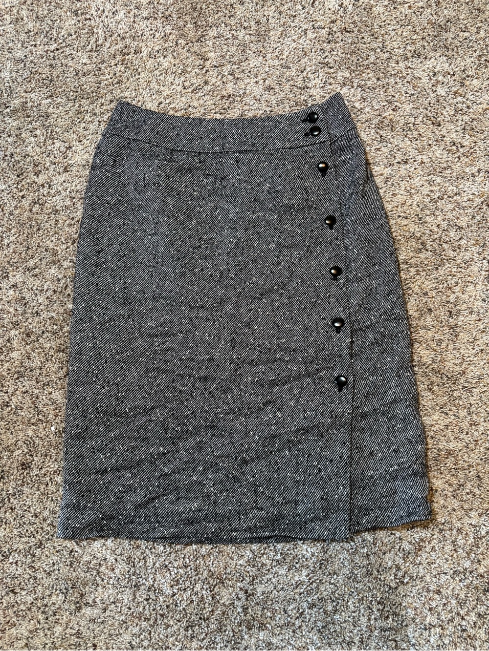 291. Talbots Black & White Tweed Pencil Skirt with Side Buttons, Size 6P